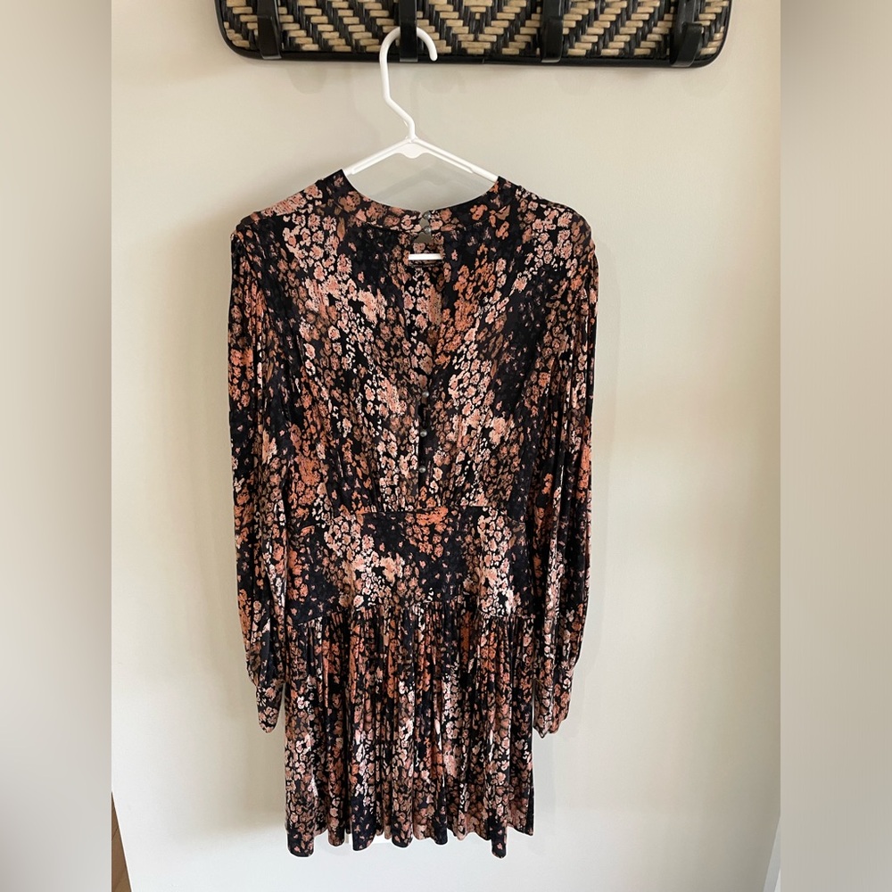 Free People Heartbeats Floral Print Soft Jersey Mini Dress - Size Medium - Picture 11 of 16